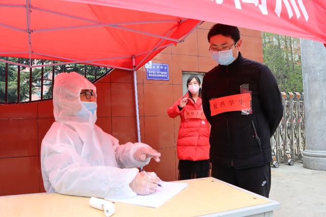市教育局對南陽一中、南陽五中高三開學(xué)準(zhǔn)備工作開展檢查驗(yàn)收