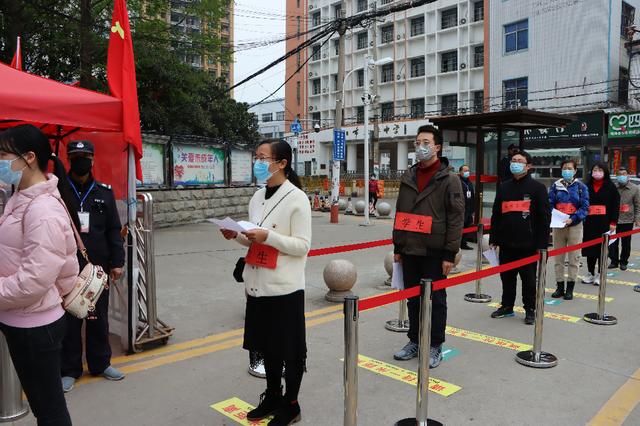 市教育局對南陽一中、南陽五中高三開學(xué)準(zhǔn)備工作開展檢查驗(yàn)收