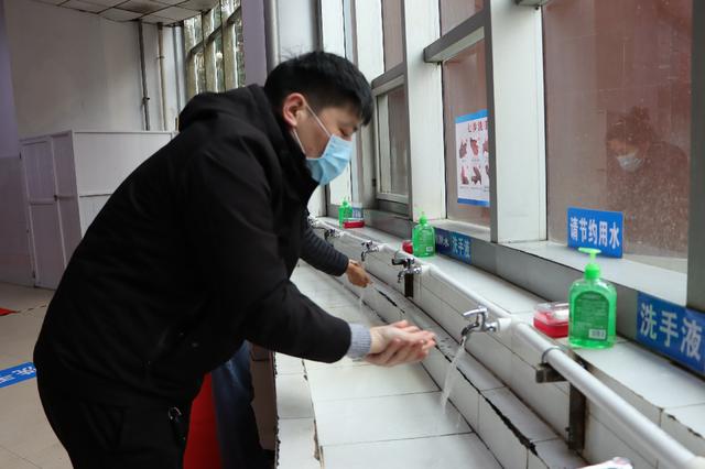 市教育局對南陽一中、南陽五中高三開學(xué)準(zhǔn)備工作開展檢查驗(yàn)收