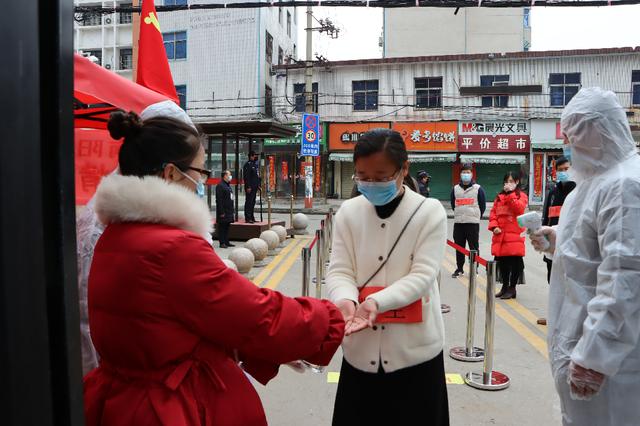 市教育局對南陽一中、南陽五中高三開學(xué)準(zhǔn)備工作開展檢查驗(yàn)收