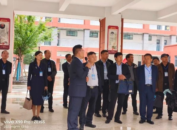 高新區(qū)開展中小學(xué)校管理“大觀摩、大評比、大提升”活動